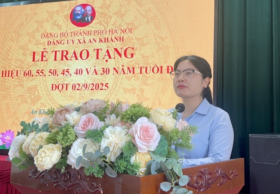 Đảng ủy xã An Khánh tổ chức Lễ trao tặng Huy hiệu Đảng đợt 2-9- Ảnh 2.