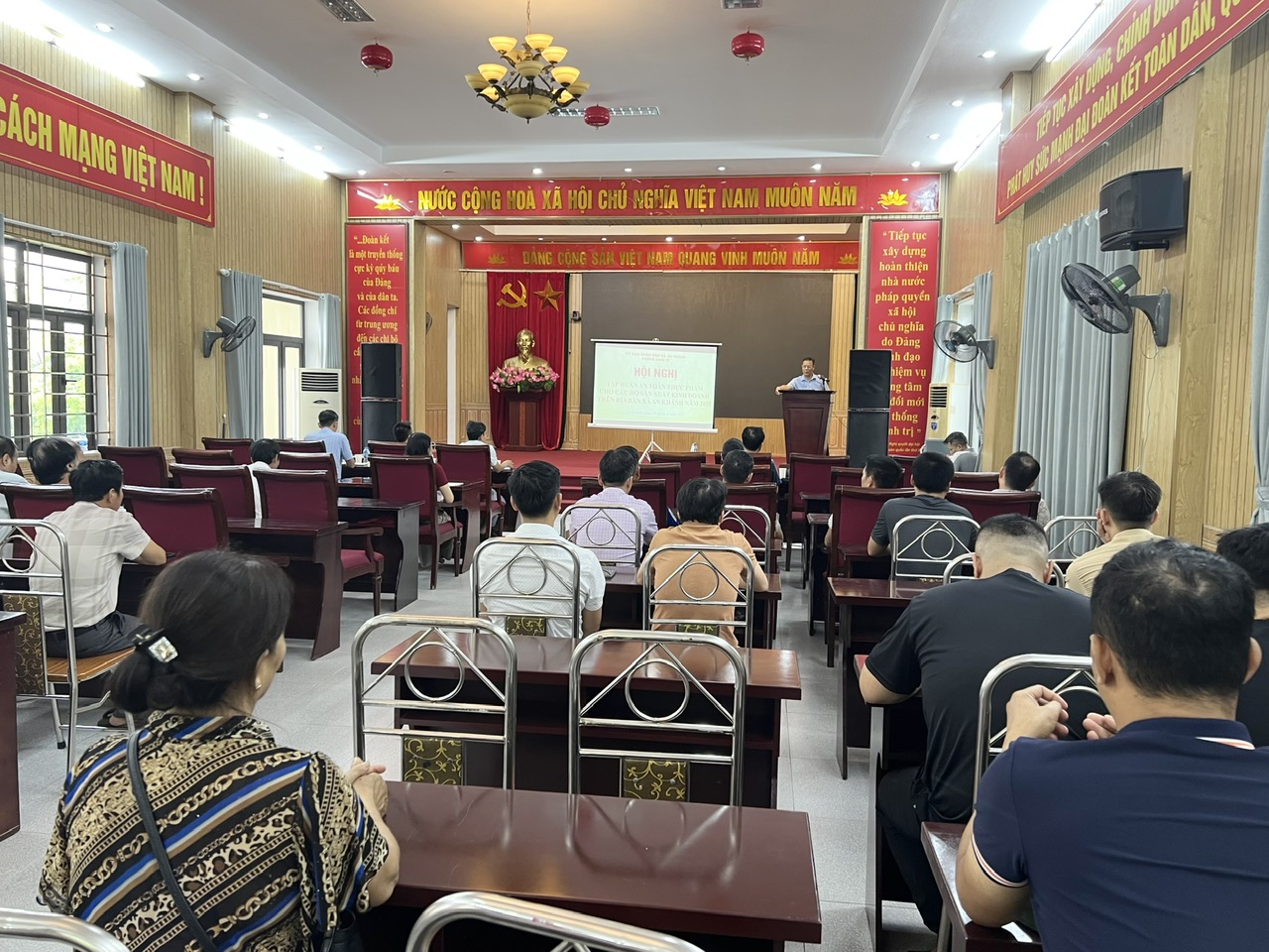 Tập huấn về công tác an toàn thực phẩm, truy xuất nguồn gốc hàng hóa và xử lý vi phạm hành chính trong sản xuất, kinh doanh- Ảnh 1.