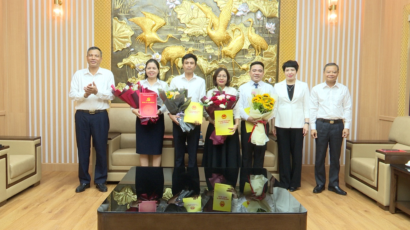 Ban Thường vụ Đảng uỷ xã An Khánh trao Quyết định về công tác cán bộ- Ảnh 4.