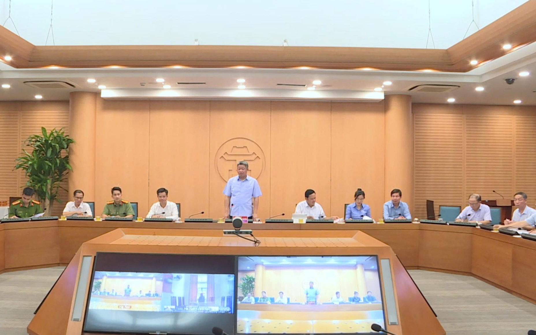 Quang cảnh buổi làm việc