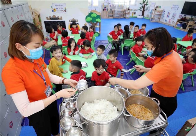 UBND xã Hòa Phú thông báo về việc gia hạn thời gian tiếp nhận hồ sơ - Ảnh 1.