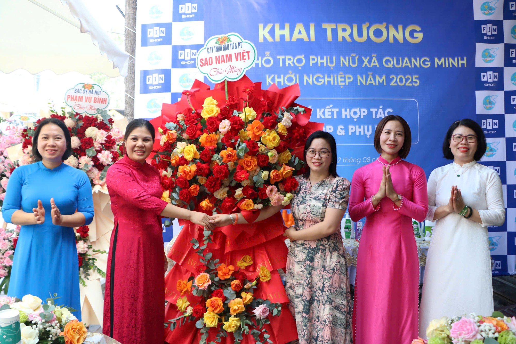 Hội LHPN xã Quang Minh ra mắt điểm hỗ trợ phụ nữ khởi nghiệp- Ảnh 12.