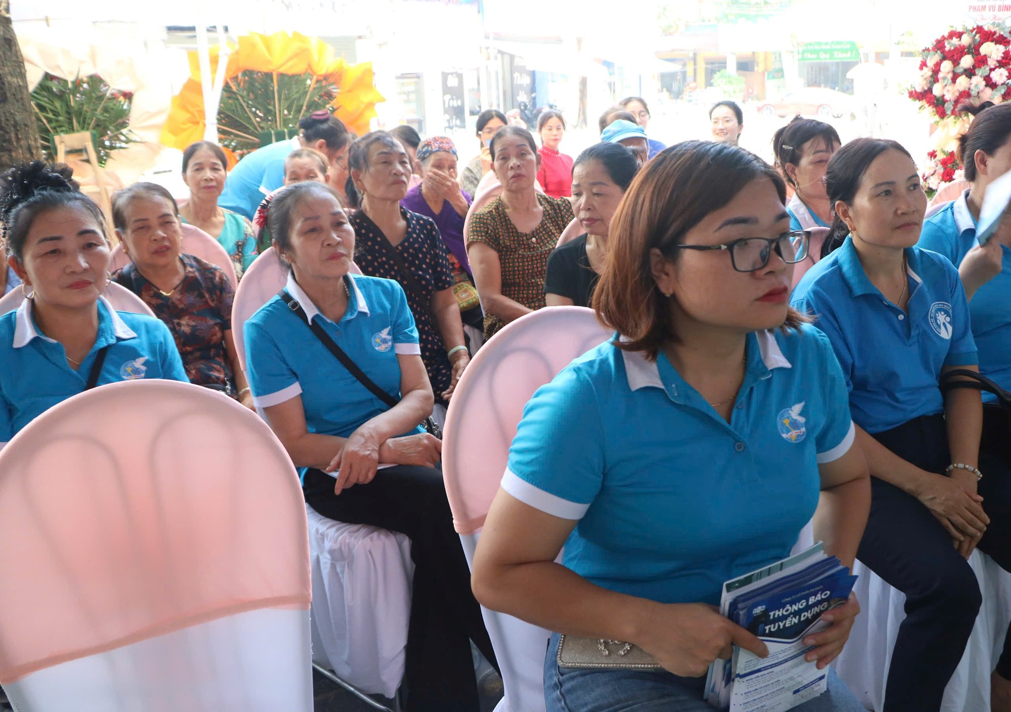 Hội LHPN xã Quang Minh ra mắt điểm hỗ trợ phụ nữ khởi nghiệp- Ảnh 3.