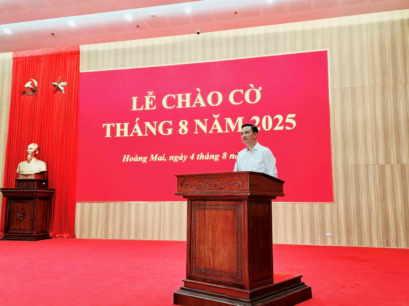 PHƯỜNG HOÀNG MAI TỔ CHỨC LỄ CHÀO CỜ THÁNG 8 NĂM 2025- Ảnh 3.