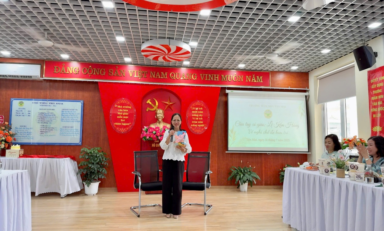 TRƯỜNG MẦM NON TÂN MAI TỔ CHỨC CHIA TAY ĐỒNG CHÍ LÊ KIM HẰNG NGHỈ HƯU THEO CHẾ ĐỘ- Ảnh 3.
