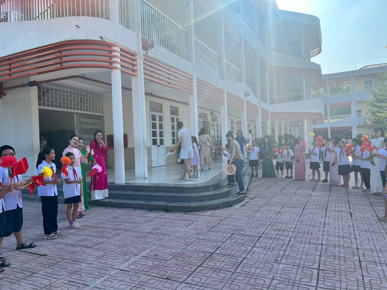 Trường Tiểu học Yên Sở hân hoan chào đón các em học sinh lớp 1- Ảnh 1.