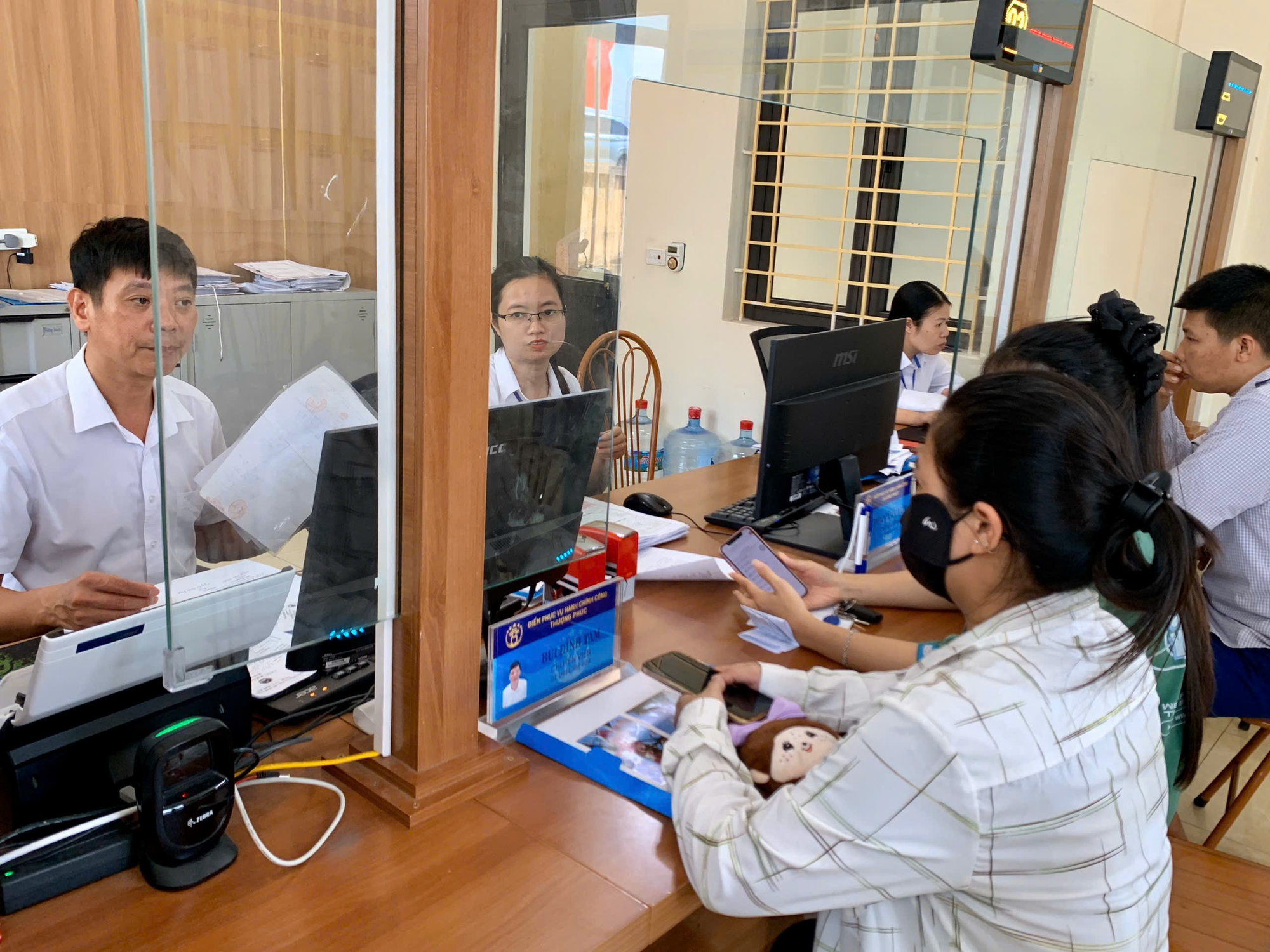 Xã Thượng Phúc: Triển khai chiến dịch “45 ngày đêm ra quân hỗ trợ hoạt động chuyển đổi số”- Ảnh 1.
