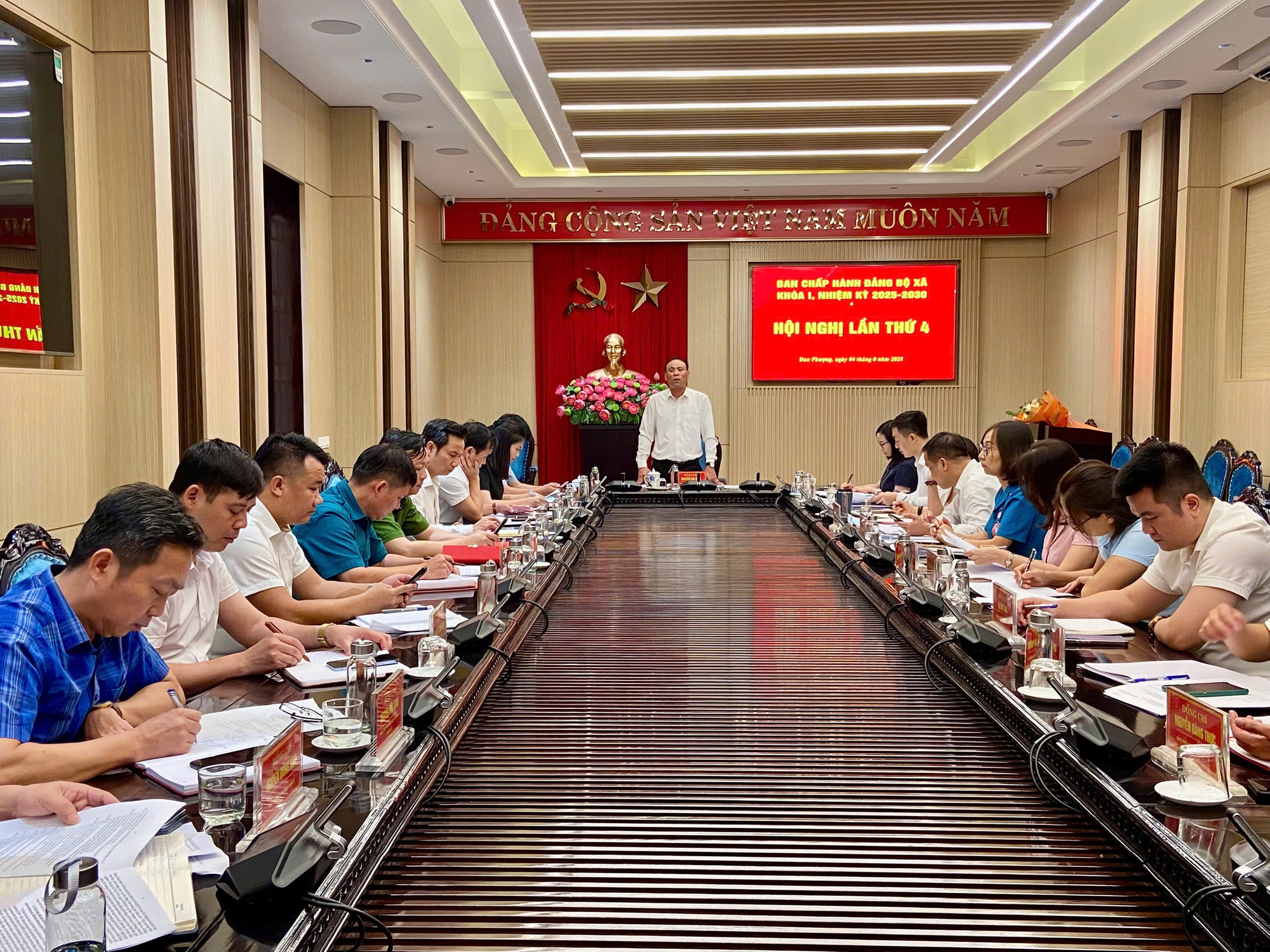 Hội nghị Ban chấp hành Đảng bộ xã Đan Phượng lần thứ tư, nhiệm kỳ 2025-2030.- Ảnh 1.