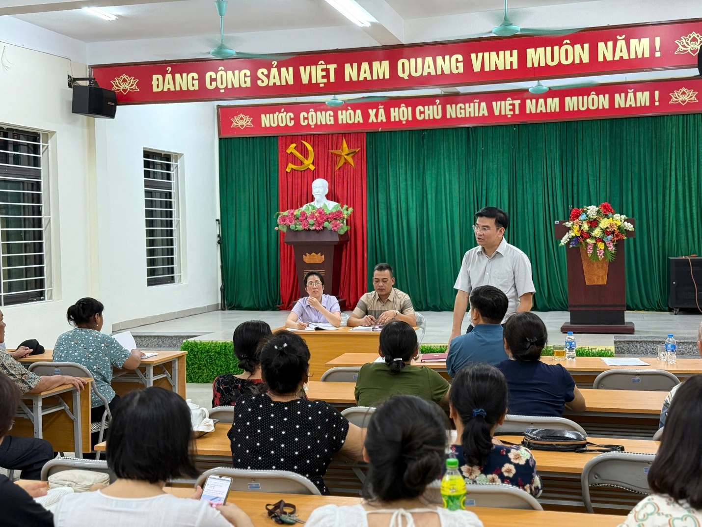 Đồng chí Dương Viết Cường – Phó Bí thư Đảng ủy, Chủ tịch UBND xã Gia Lâm dự sinh hoạt chi bộ TDP Bình Minh- Ảnh 2.