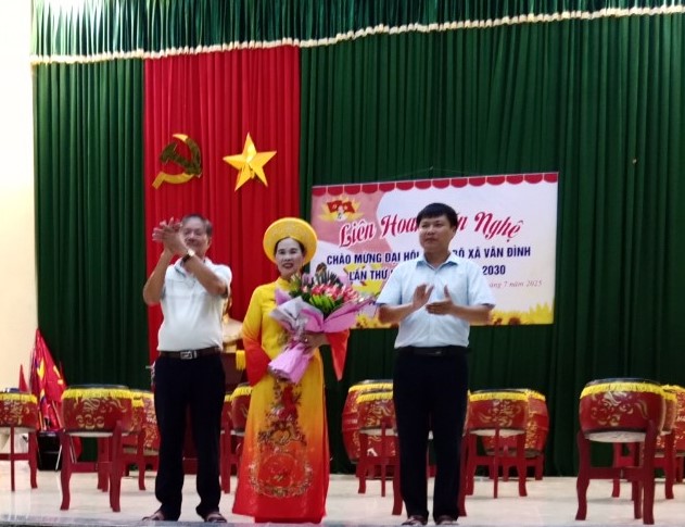 Vân Đình, sôi nổi các chương trình văn nghệ chào mừng Đại hội Đảng bộ xã lần thứ I, nhiệm kỳ 2025 - 2030- Ảnh 19.