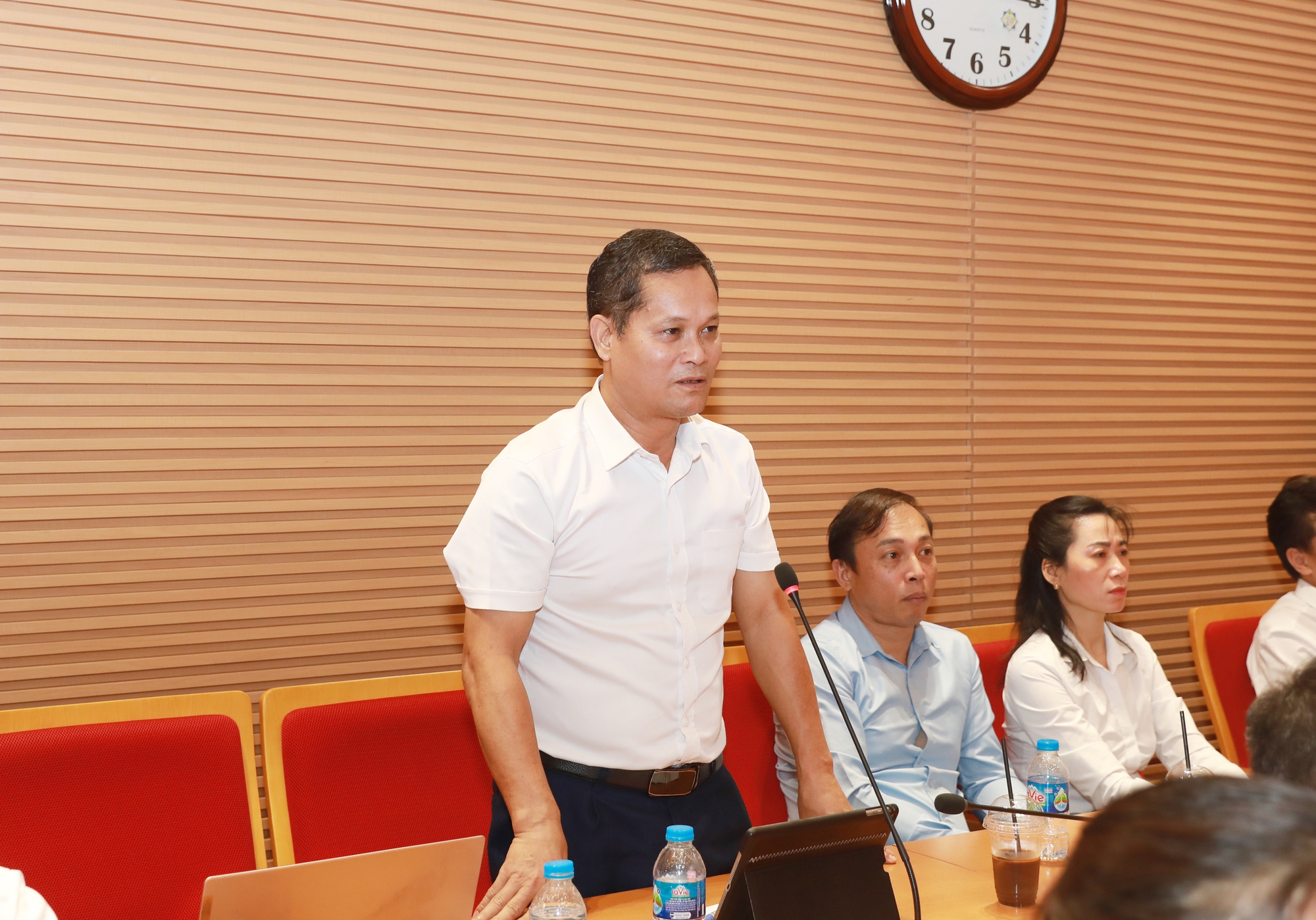 Thẳng thắn nhận diện những khó khăn, vướng mắc trong công tác tiếp nhận và giải quyết TTHC- Ảnh 8.
