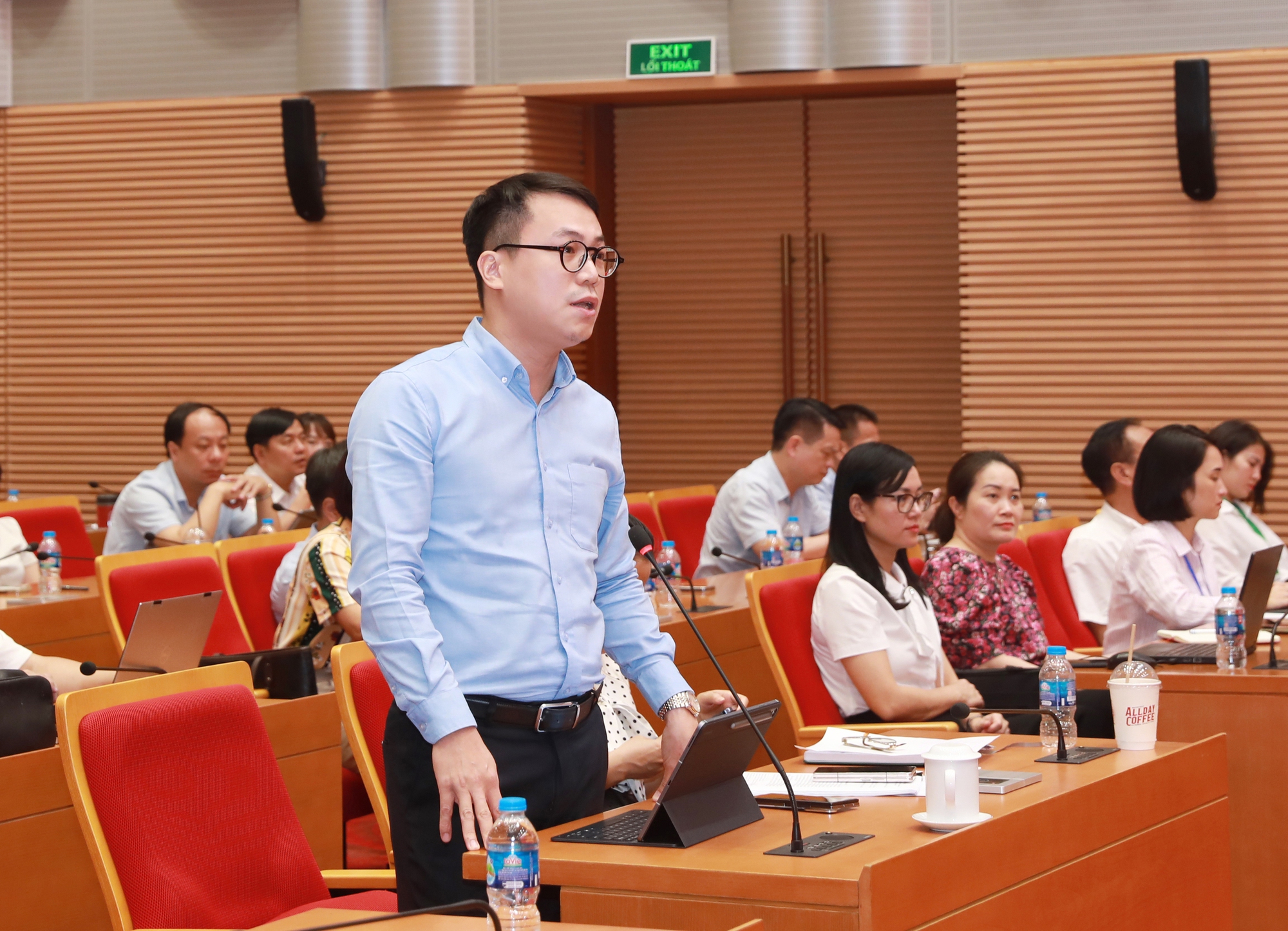 Thẳng thắn nhận diện những khó khăn, vướng mắc trong công tác tiếp nhận và giải quyết TTHC- Ảnh 11.