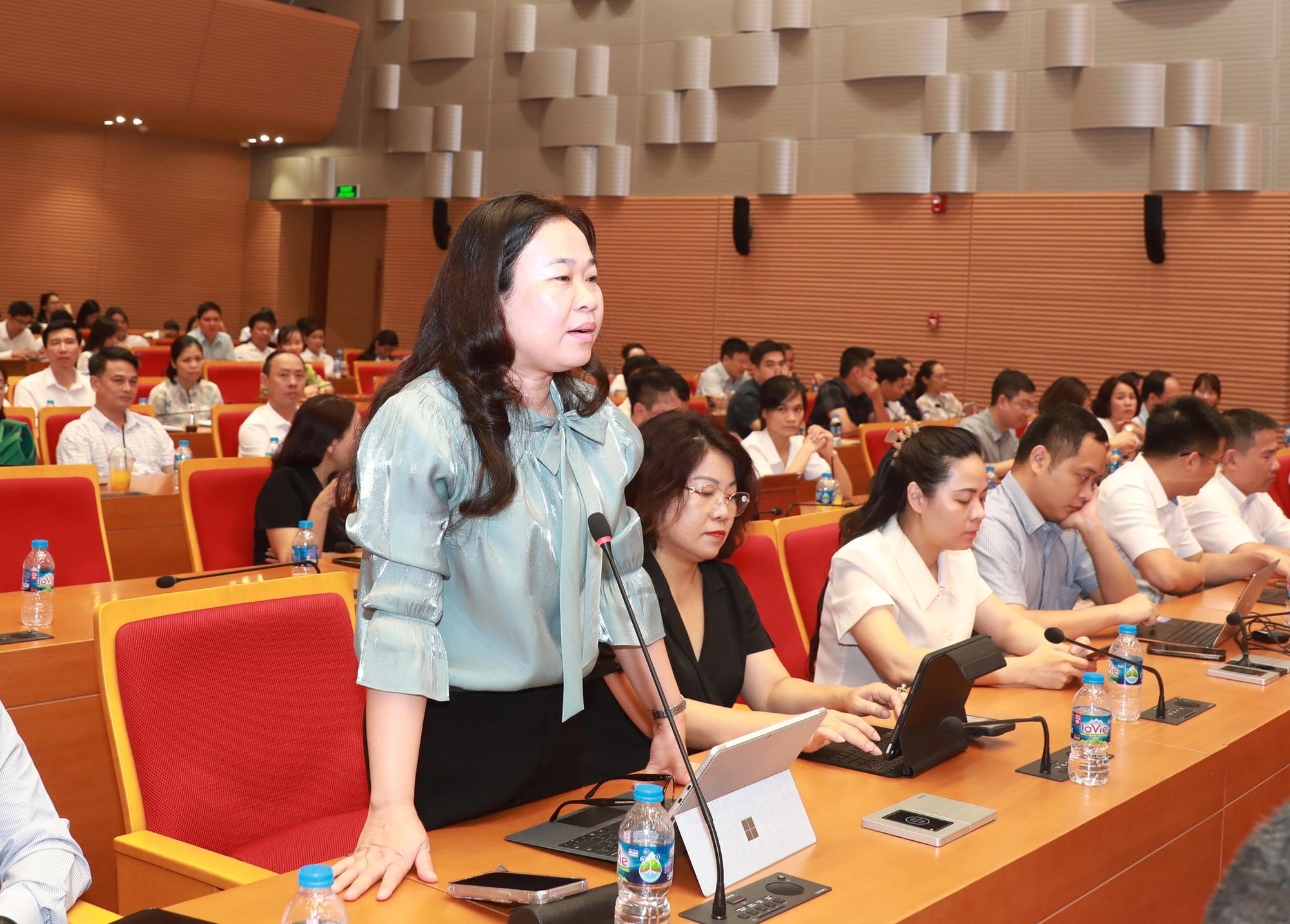 Thẳng thắn nhận diện những khó khăn, vướng mắc trong công tác tiếp nhận và giải quyết TTHC- Ảnh 12.