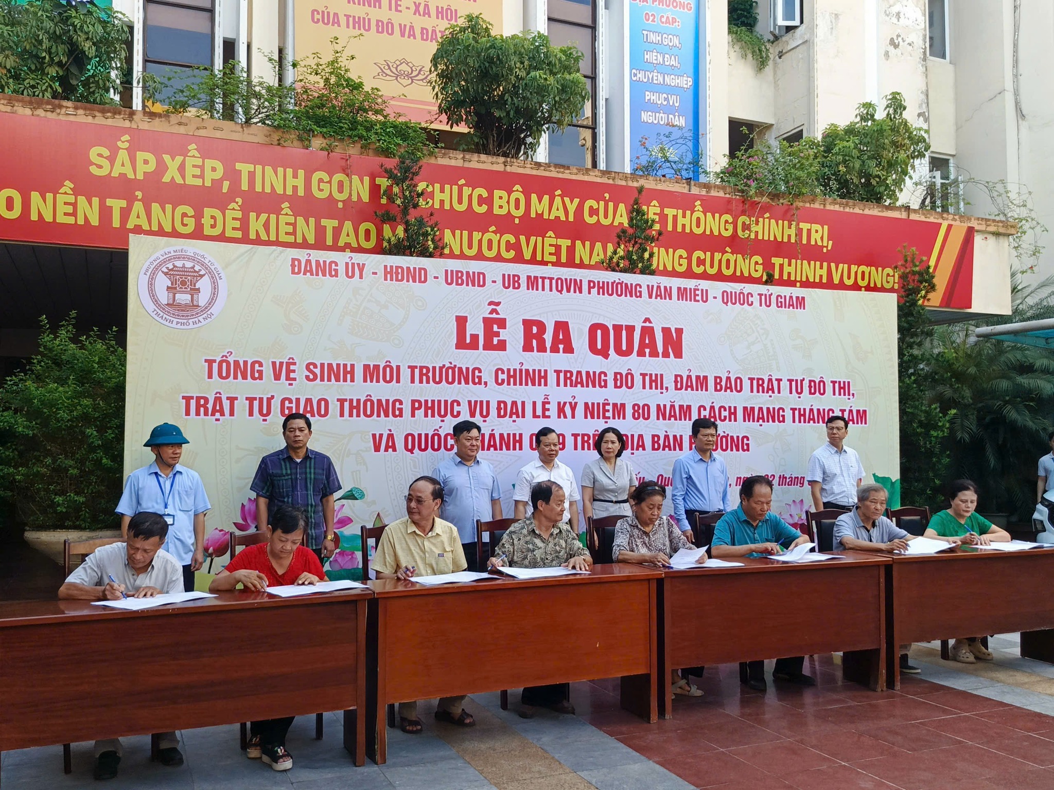 PHƯỜNG VĂN MIẾU - QUỐC TỬ GIÁM RA QUÂN TỔNG VỆ SINH MÔI TRƯỜNG - Ảnh 2.