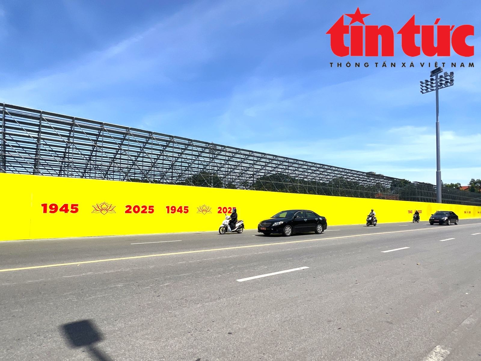 Gấp rút thi công khán đài 30.000 chỗ phục vụ lễ Quốc khánh 2-9- Ảnh 7.