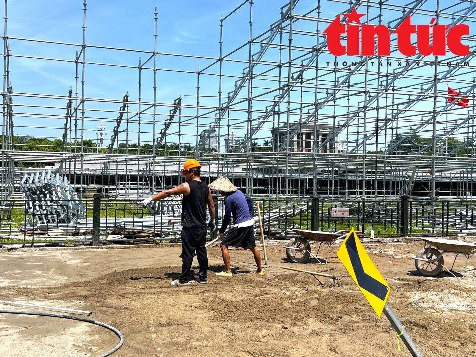 Gấp rút thi công khán đài 30.000 chỗ phục vụ lễ Quốc khánh 2-9- Ảnh 6.