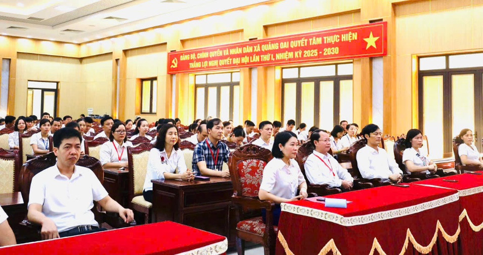 Xã Quảng Oai tổ chức lễ chào cờ đầu tuần – Khơi dậy khí thế thi đua, quyết tâm thực hiện nhiệm vụ xã mới- Ảnh 3.