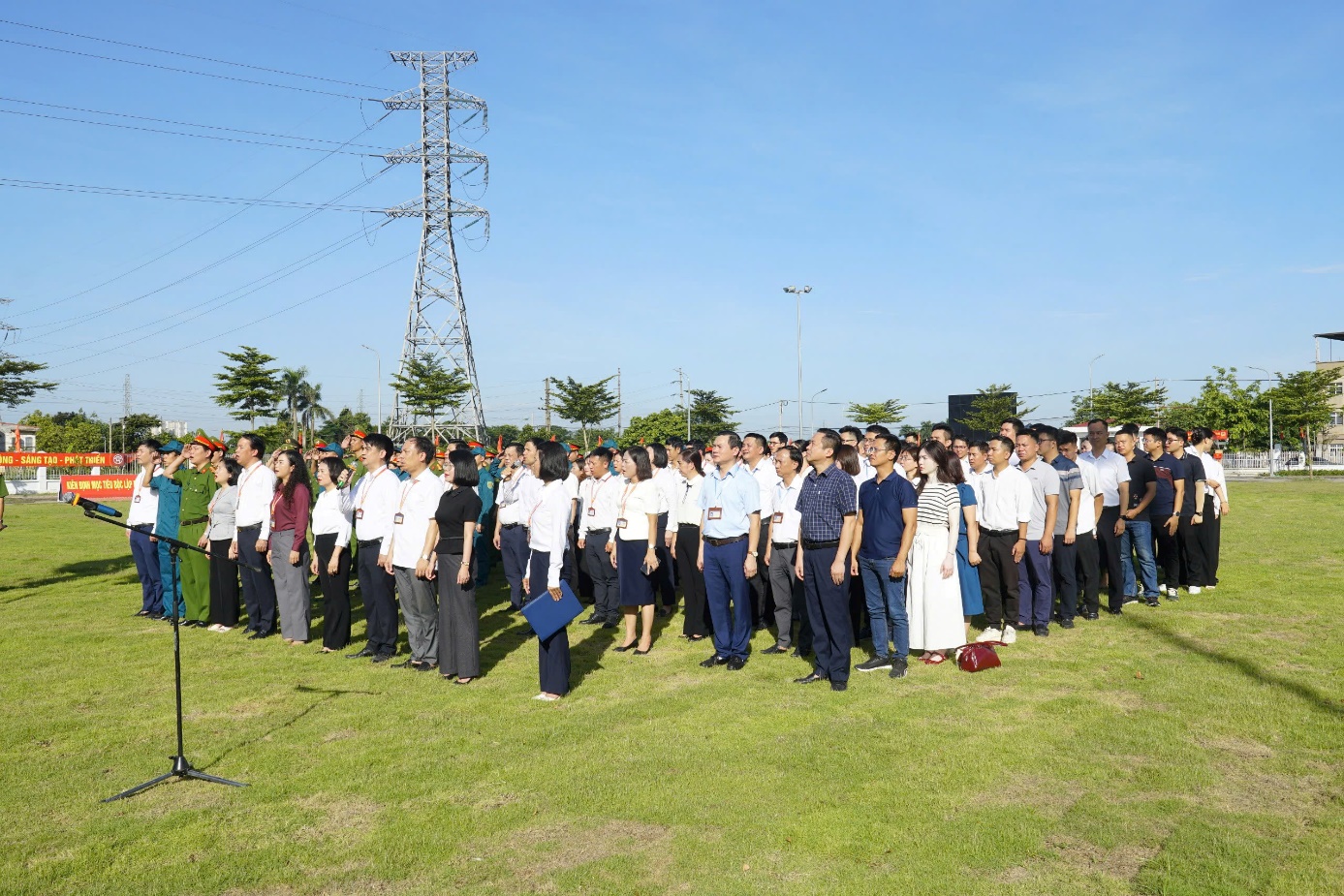 PHƯỜNG THƯỢNG CÁT LONG TRỌNG TỔ CHỨC LỄ CHÀO CỜ ĐẦU TUẦN ĐẦU TIÊN SAU KHI CHÍNH THỨC THÀNH LẬP THEO MÔ HÌNH CHÍNH QUYỀN ĐỊA PHƯƠNG HAI CẤP- Ảnh 2.
