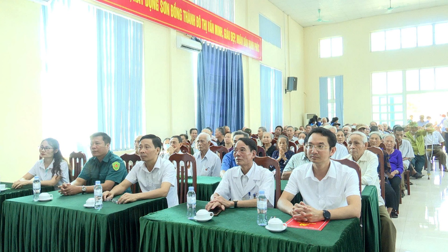 Sơn Đồng khám, tư vấn chăm sóc sức khỏe đối tượng chính sách có công trên địa bàn xã- Ảnh 1.