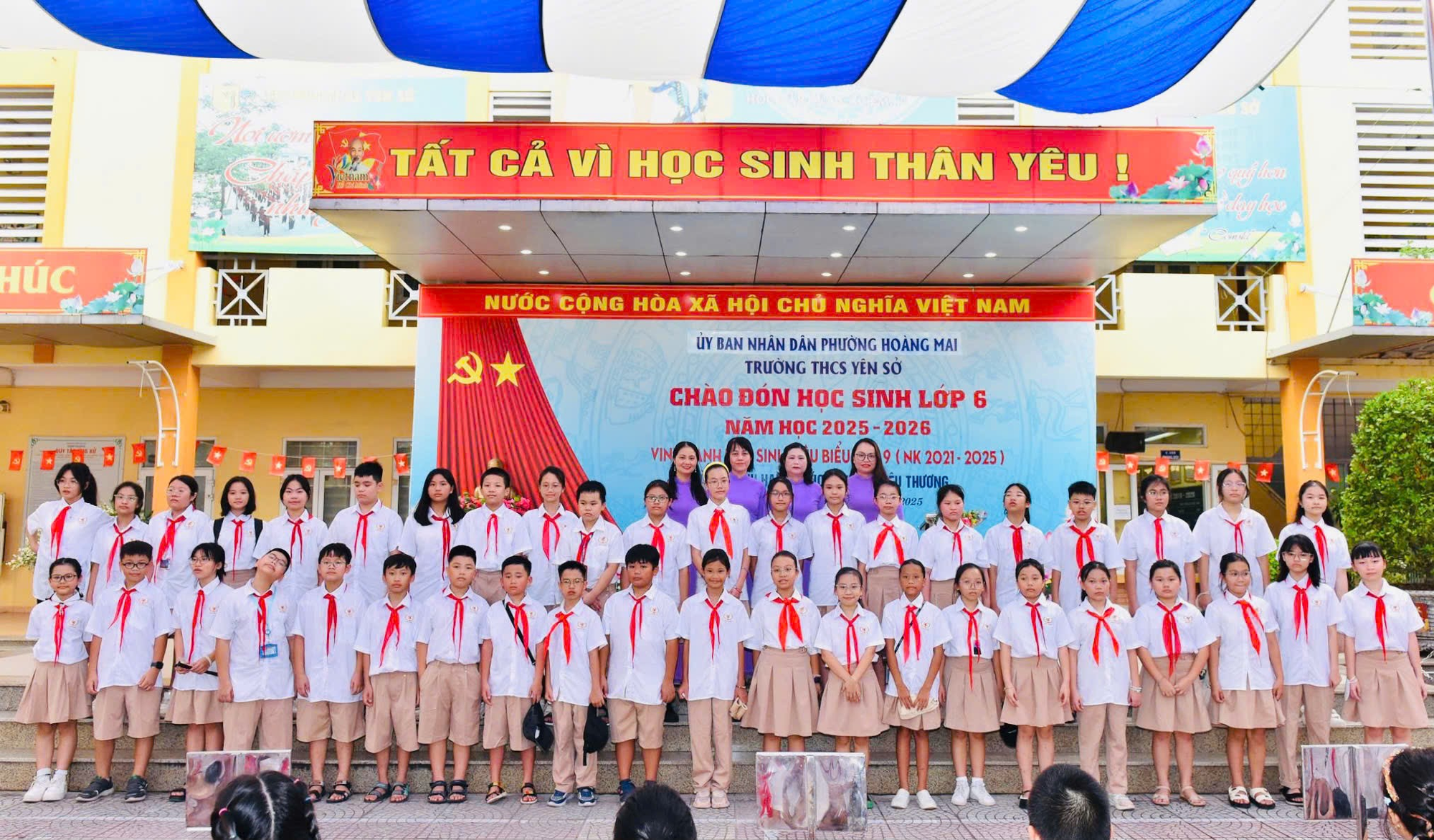 TRƯỜNG THCS YÊN SỞ TỔ CHỨC LỄ VINH DANH HỌC SINH LỚP 9 ĐẠT THÀNH TÍCH CAO TRONG KỲ THI VÀO LỚP 10 VÀ CHÀO ĐÓN HỌC SINH LỚP 6 NĂM HỌC 2025 – 2026- Ảnh 3.