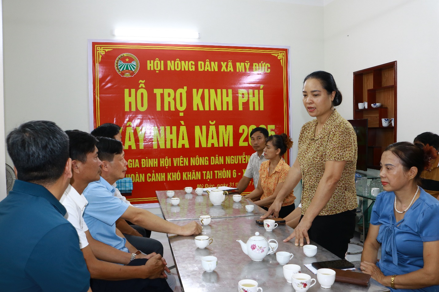 Chiều 31/7/2025, Hội Nông dân xã Mỹ Đức đã tổ chức lễ khánh thành và bàn giao nhà "Mái ấm nông dân" cho chị Nguyễn Thị Hiền, hội viên chi hội 6 có hoàn cảnh đặc biệt khó khăn.- Ảnh 1.