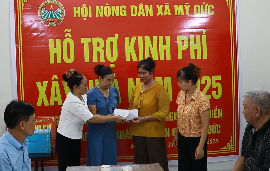 Chiều 31/7/2025, Hội Nông dân xã Mỹ Đức đã tổ chức lễ khánh thành và bàn giao nhà "Mái ấm nông dân" cho chị Nguyễn Thị Hiền, hội viên chi hội 6 có hoàn cảnh đặc biệt khó khăn.- Ảnh 4.