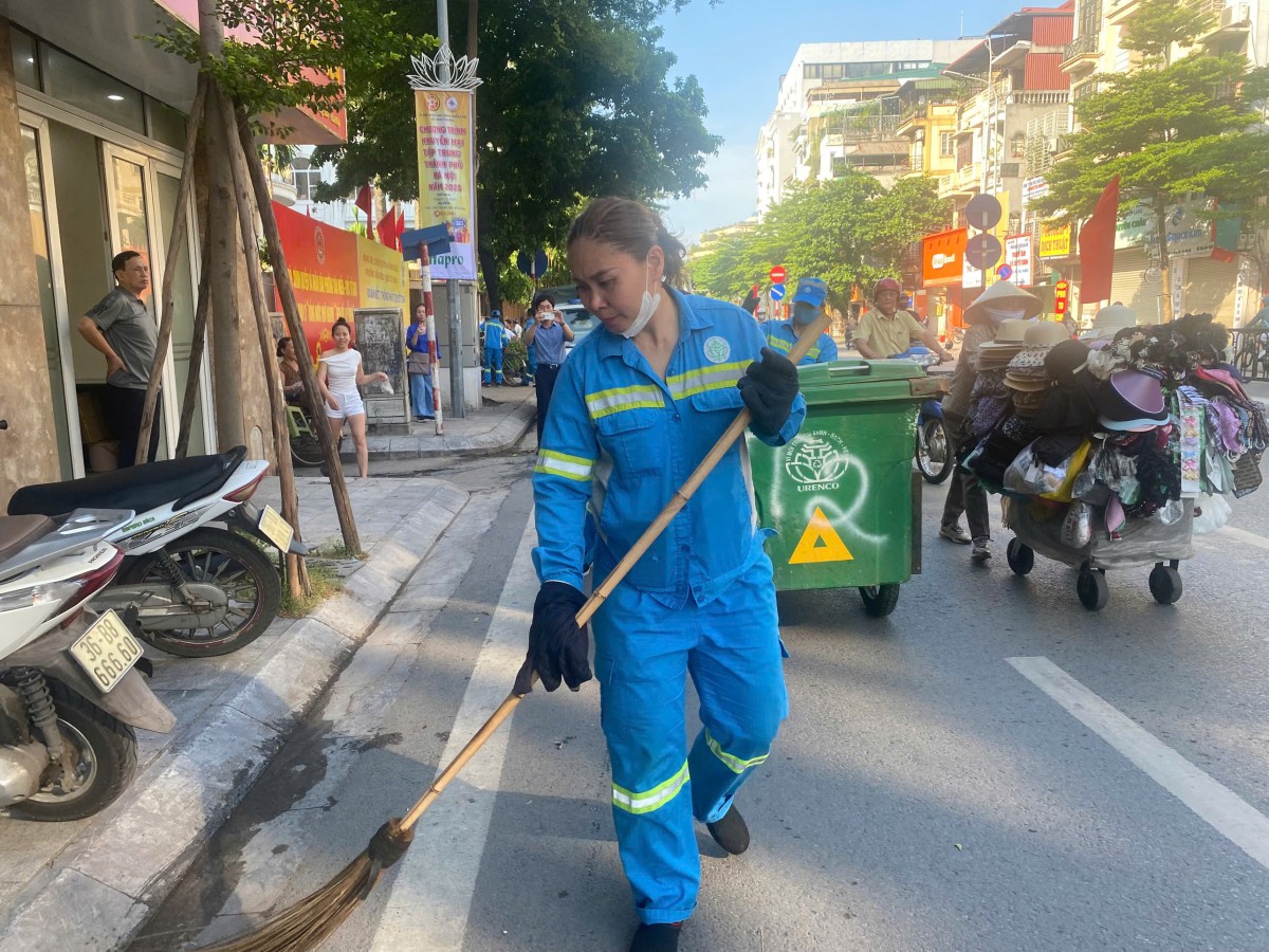 PHƯỜNG VĂN MIẾU - QUỐC TỬ GIÁM RA QUÂN TỔNG VỆ SINH MÔI TRƯỜNG - Ảnh 5.