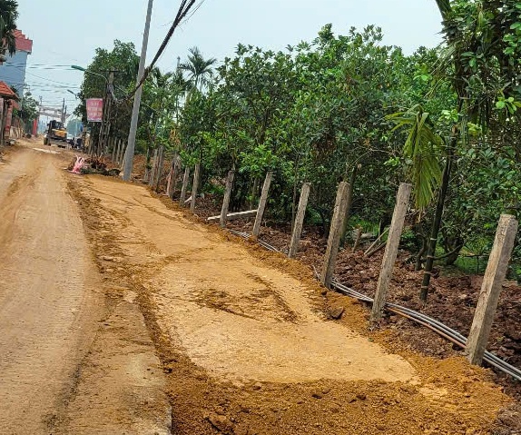 Nhân dân thôn Yên Khê tích cực xây dựng nông thôn mới nâng cao, hiến đất làm đường giao thông chào mừng Đại hội đại biểu Đảng bộ phường Chương Mỹ lần thứ I, nhiệm kỳ 2025 - 2030- Ảnh 3.