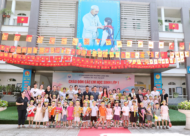 Tưng bừng lễ đón học sinh đầu cấp năm học 2025 - 2026 tại các trường Mầm non, Tiểu học và THCS phường Long Biên- Ảnh 13.