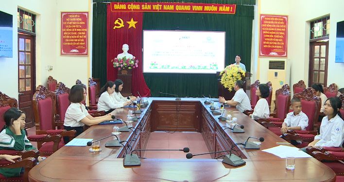 Chương trình trao hỗ trợ vốn sinh kế cho các hộ gia đình đang nuôi dưỡng trẻ em có hoàn cảnh khó khăn trên địa bàn xã Phúc Lộc- Ảnh 5.