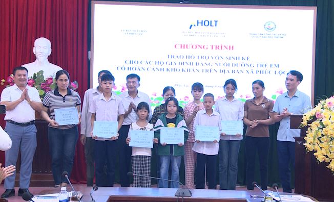 Chương trình trao hỗ trợ vốn sinh kế cho các hộ gia đình đang nuôi dưỡng trẻ em có hoàn cảnh khó khăn trên địa bàn xã Phúc Lộc- Ảnh 3.