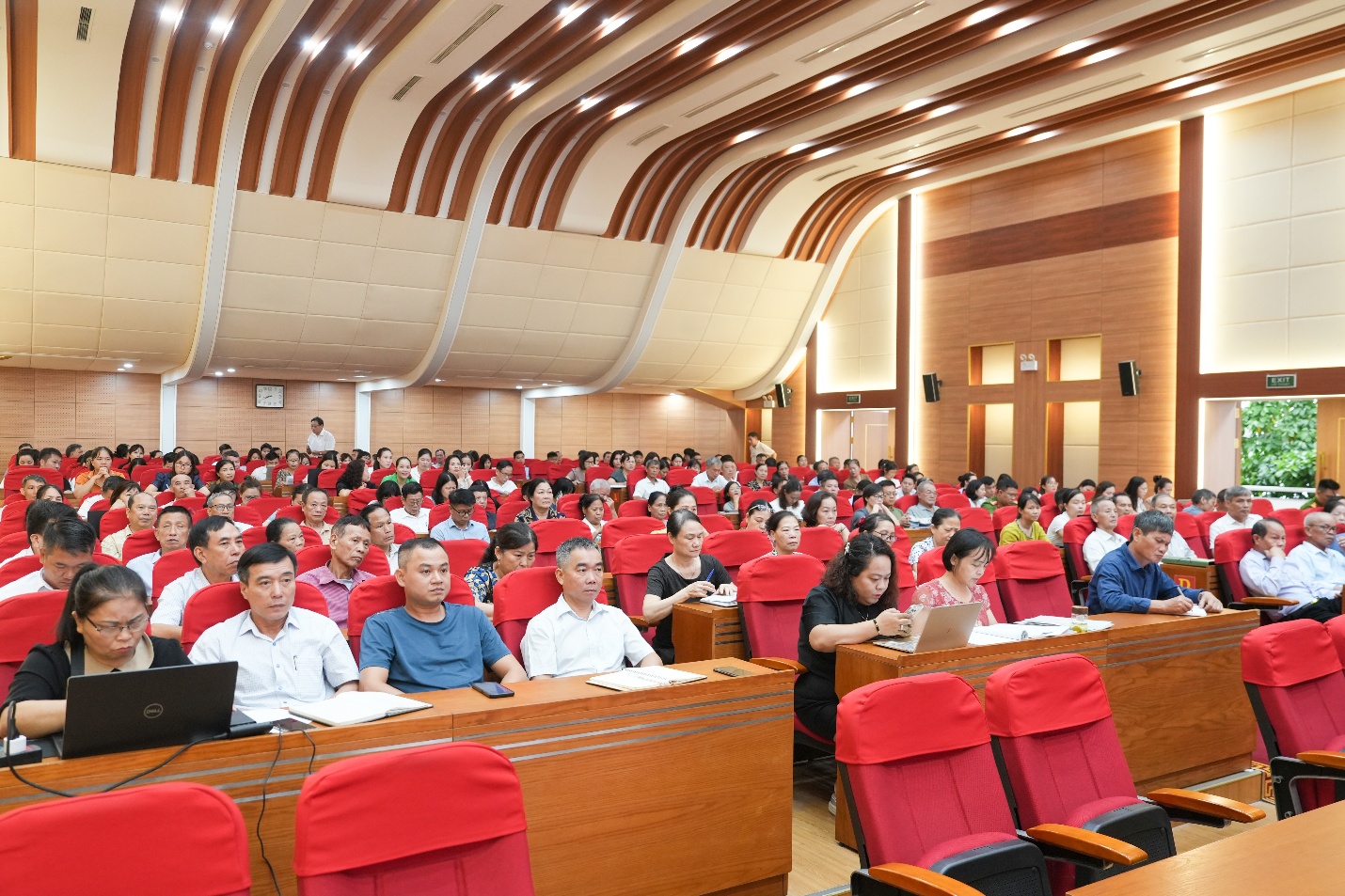 Hội nghị tập huấn nghiệp vụ triển khai dịch vụ công trực tuyến của Đảng, kỹ năng phòng chống lừa đảo công nghệ cao và hướng dẫn quy trình đổi thẻ đảng viên- Ảnh 1.