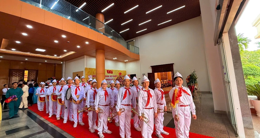 GIÁO VIÊN VÀ HỌC SINH TRƯỜNG THCS HOÀNG MAI VINH DỰ THAM DỰ ĐẠI HỘI ĐẢNG BỘ PHƯỜNG HOÀNG MAI LẦN THỨ I NHIỆM KỲ 2025-2030- Ảnh 4.