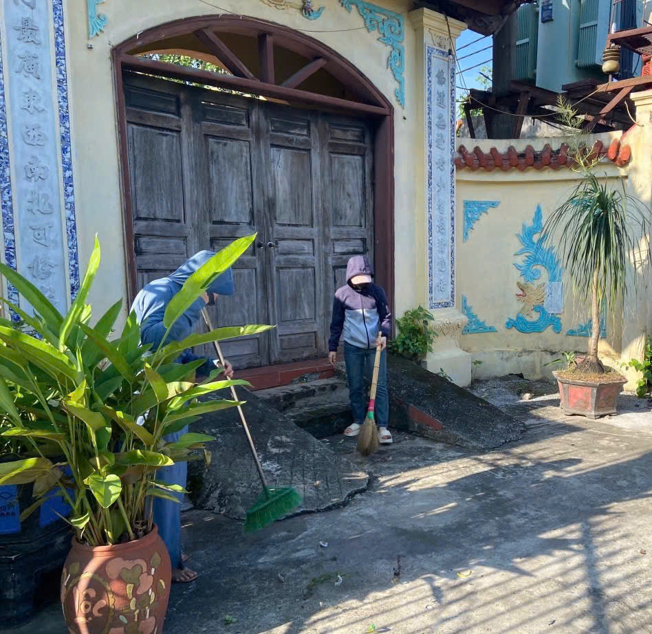              TỔNG VỆ SINH MÔI TRƯỜNG: 
HÀNH ĐỘNG NHỎ NHIỀU Ý NGHĨA TỪ TẬP THỂ GIÁO VIÊN TRƯỜNG MẦM NON BÍCH HÒA