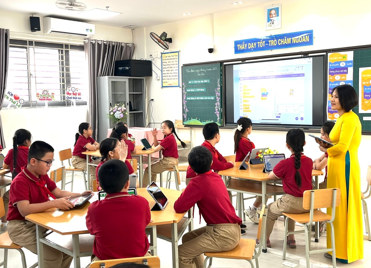 Năm học 2025-2026, các trường tiếp tục sử dụng sách giáo khoa đã lựa chọn- Ảnh 1.