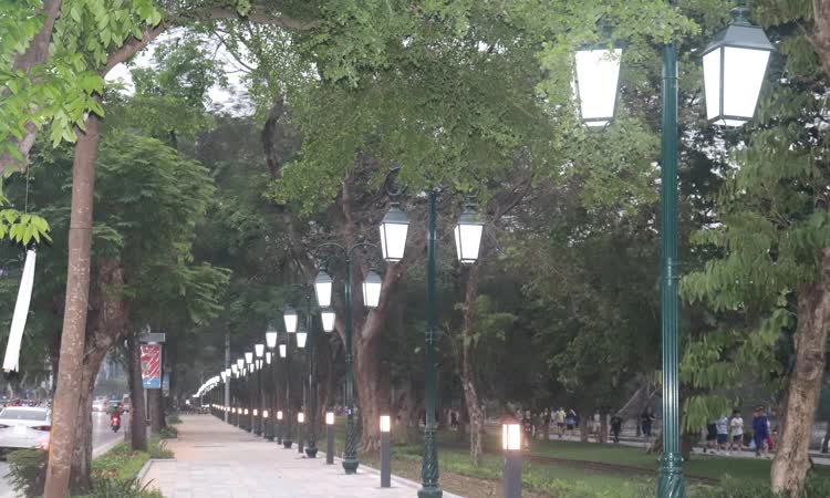 Đề xuất tiếp tục hạ rào của Công viên Thống Nhất phía phố Đại Cồ Việt và Nguyễn Đình Chiểu, tạo không gian xanh, mở