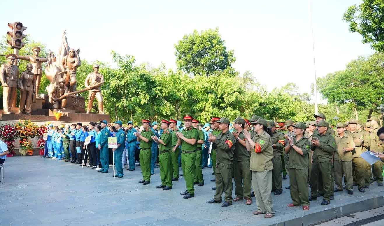Đề xuất tiếp tục hạ rào của Công viên Thống Nhất phía phố Đại Cồ Việt và Nguyễn Đình Chiểu, tạo không gian xanh, mở- Ảnh 2.