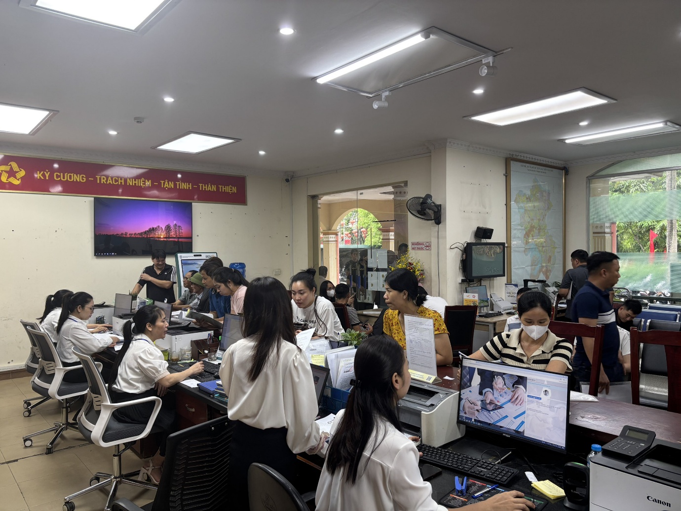 Điều chỉnh địa điểm thực hiện thủ tục hành chính tại Chi nhánh số 12 Trung tâm Phục vụ hành chính công Thành phố- Ảnh 1.