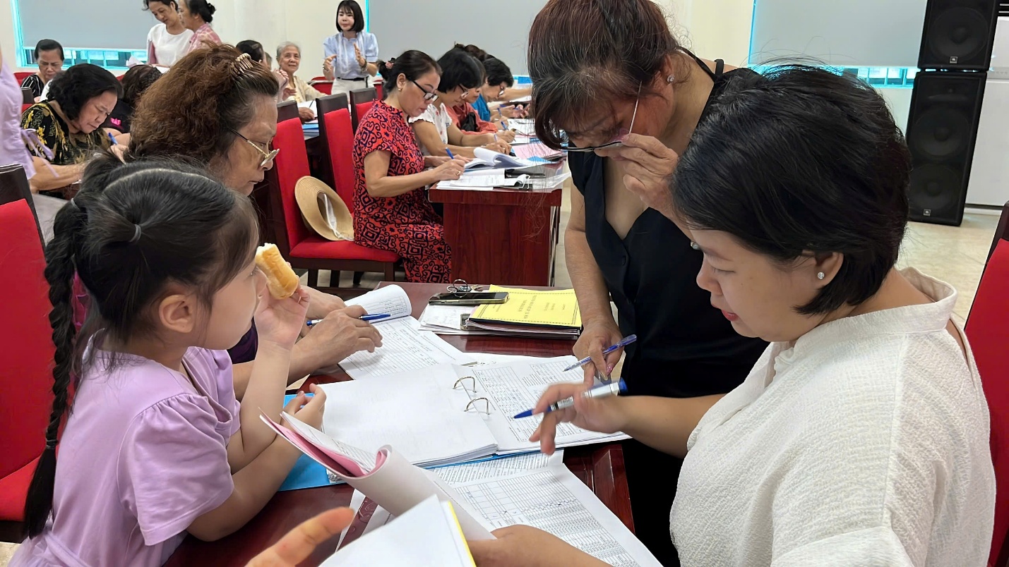 A group of people sitting at a table  Description automatically generated