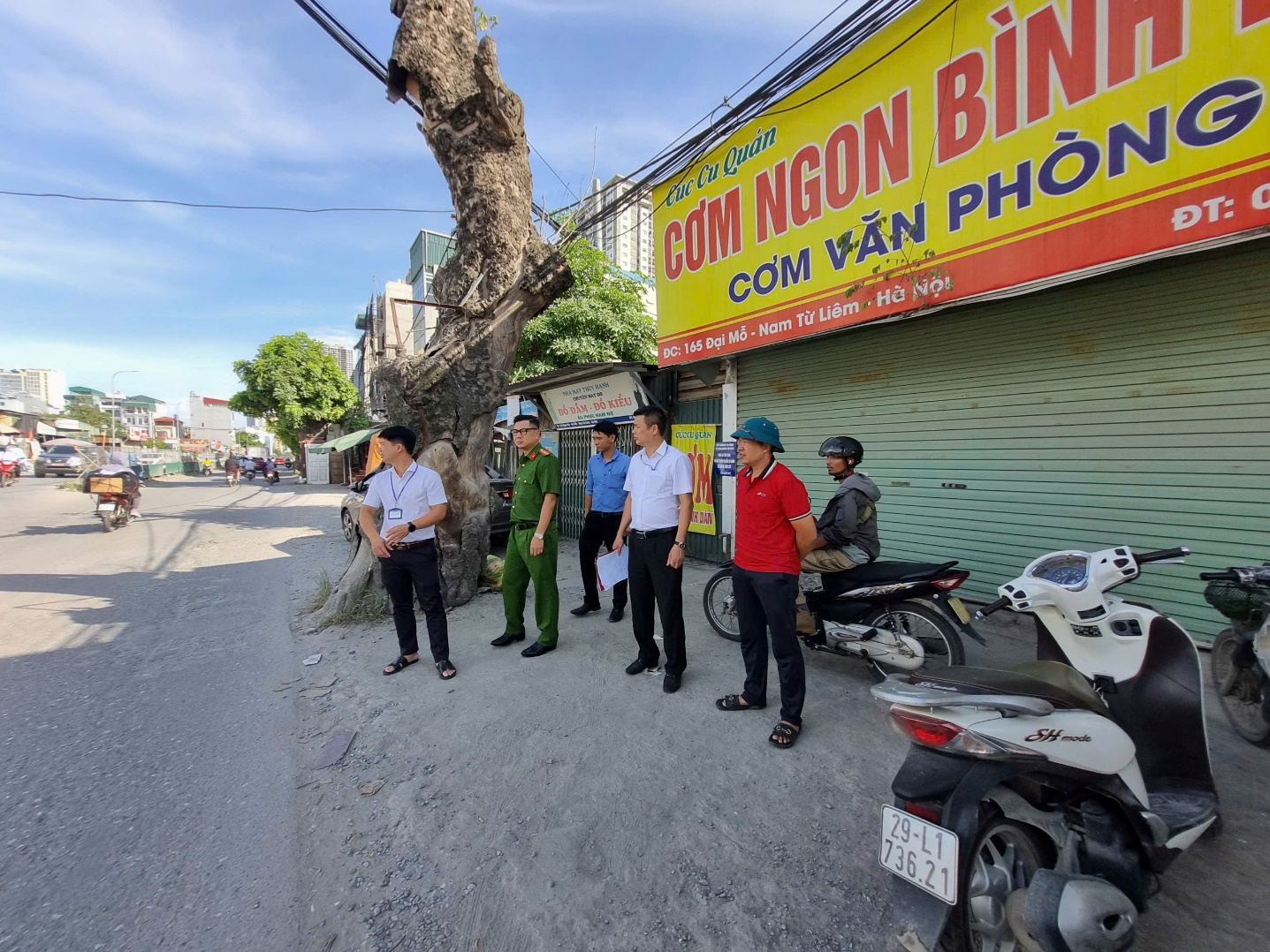 Ban Kinh tế - Ngân sách HĐND phường Đại Mỗ khảo sát công tác bảo đảm trật tự văn minh đô thị- Ảnh 2.
