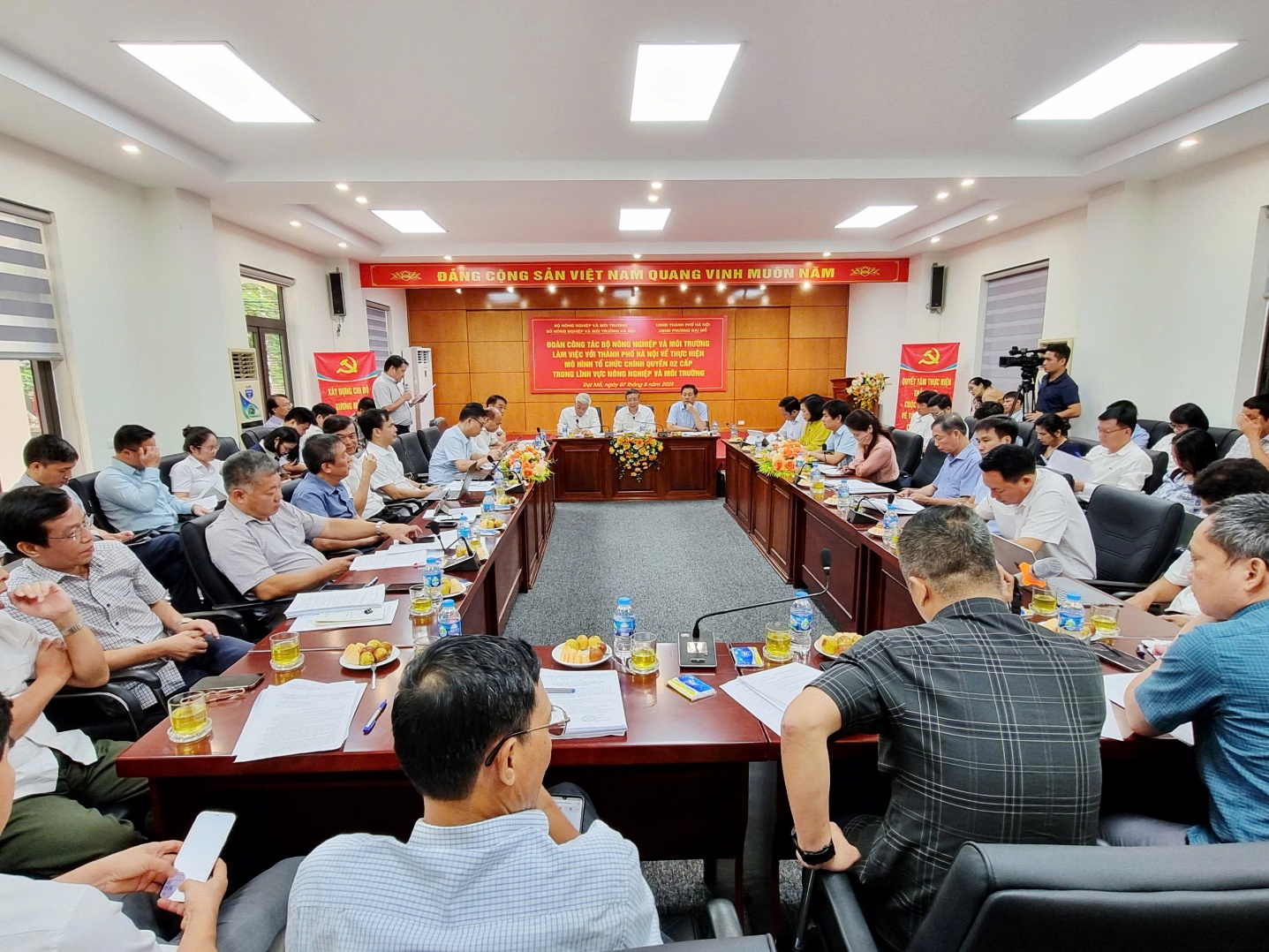Đoàn công tác Bộ Nông nghiệp và Môi trường làm việc với Thành phố Hà Nội về thực hiện mô hình 02 cấp trong lĩnh vực nông nghiệp và môi trường tại phường Đại Mỗ- Ảnh 1.