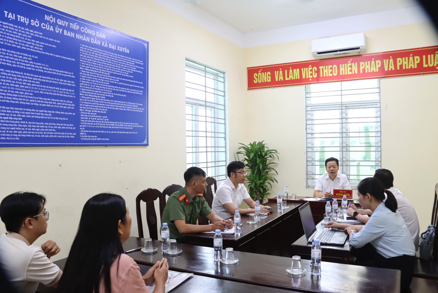 Đồng chí Chủ tịch UBND xã  tiếp công dân thường kỳ tháng 8/2025- Ảnh 1.