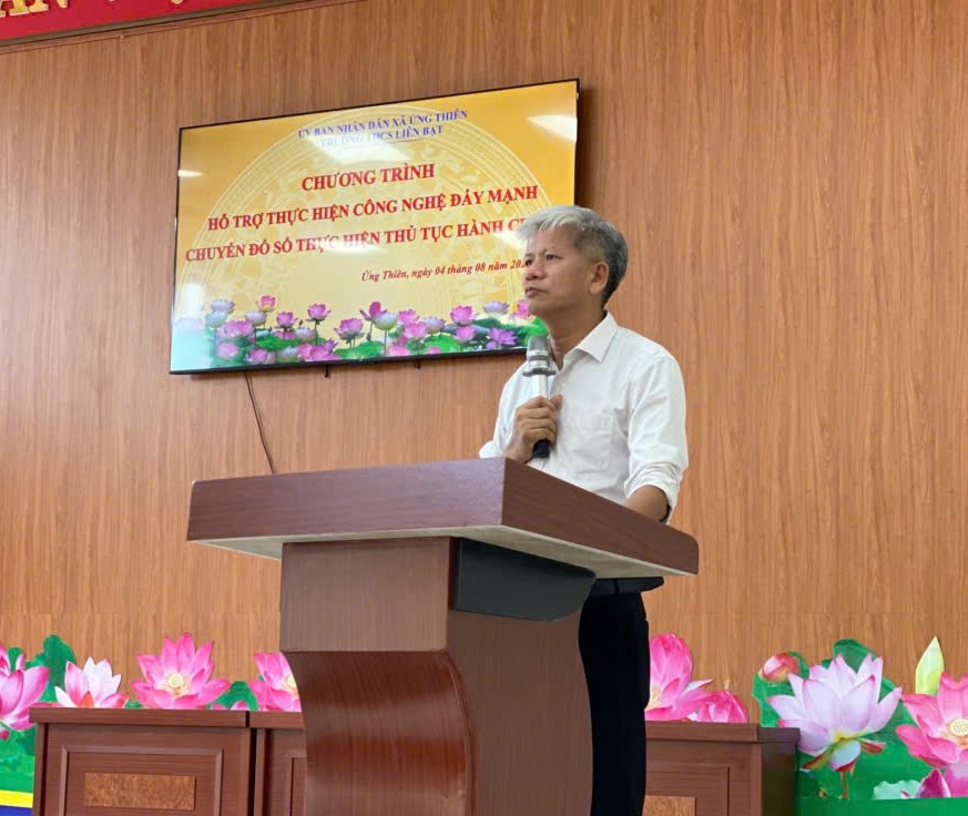 Ứng Thiên Triển khai hiệu quả Chiến dịch "45 ngày đêm hỗ trợ hoạt động chuyển đổi số" tại các trường học, tiếp tục mở rộng đến toàn xã- Ảnh 1.