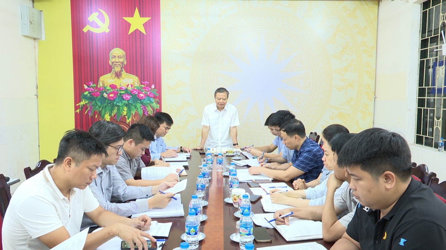 Đồng chí Phó Bí thư Đảng ủy, Chủ tịch UBND xã An Khánh Hồ Trung Nghĩa làm việc với Ban Quản lý Dự án đầu tư - hạ tầng- Ảnh 1.
