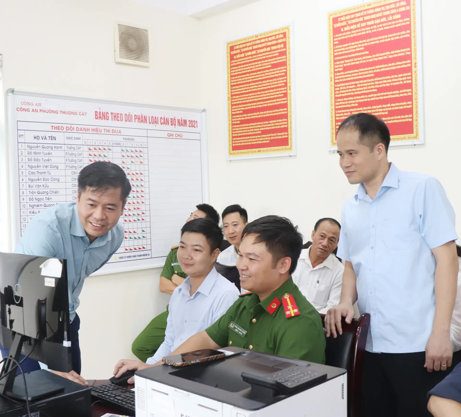 Phường Thượng Cát đổi thẻ đảng viên, chuẩn hóa dữ liệu trong kỷ nguyên số- Ảnh 7.