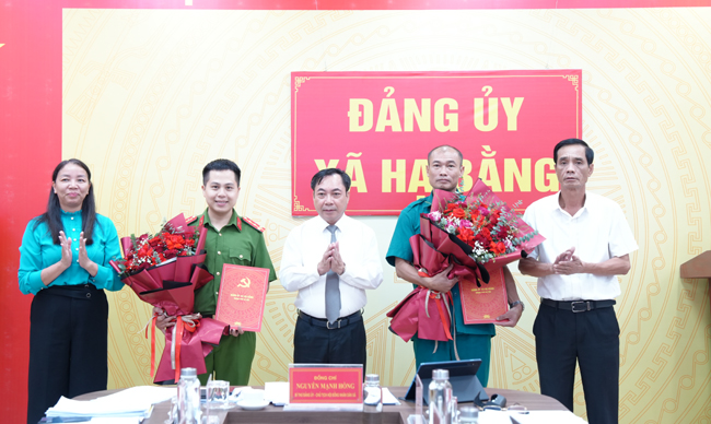Xã Hạ Bằng công bố Quyết định chỉ định Ủy viên Ban Chấp hành, Ủy viên Ban Thường vụ Đảng ủy- Ảnh 1.