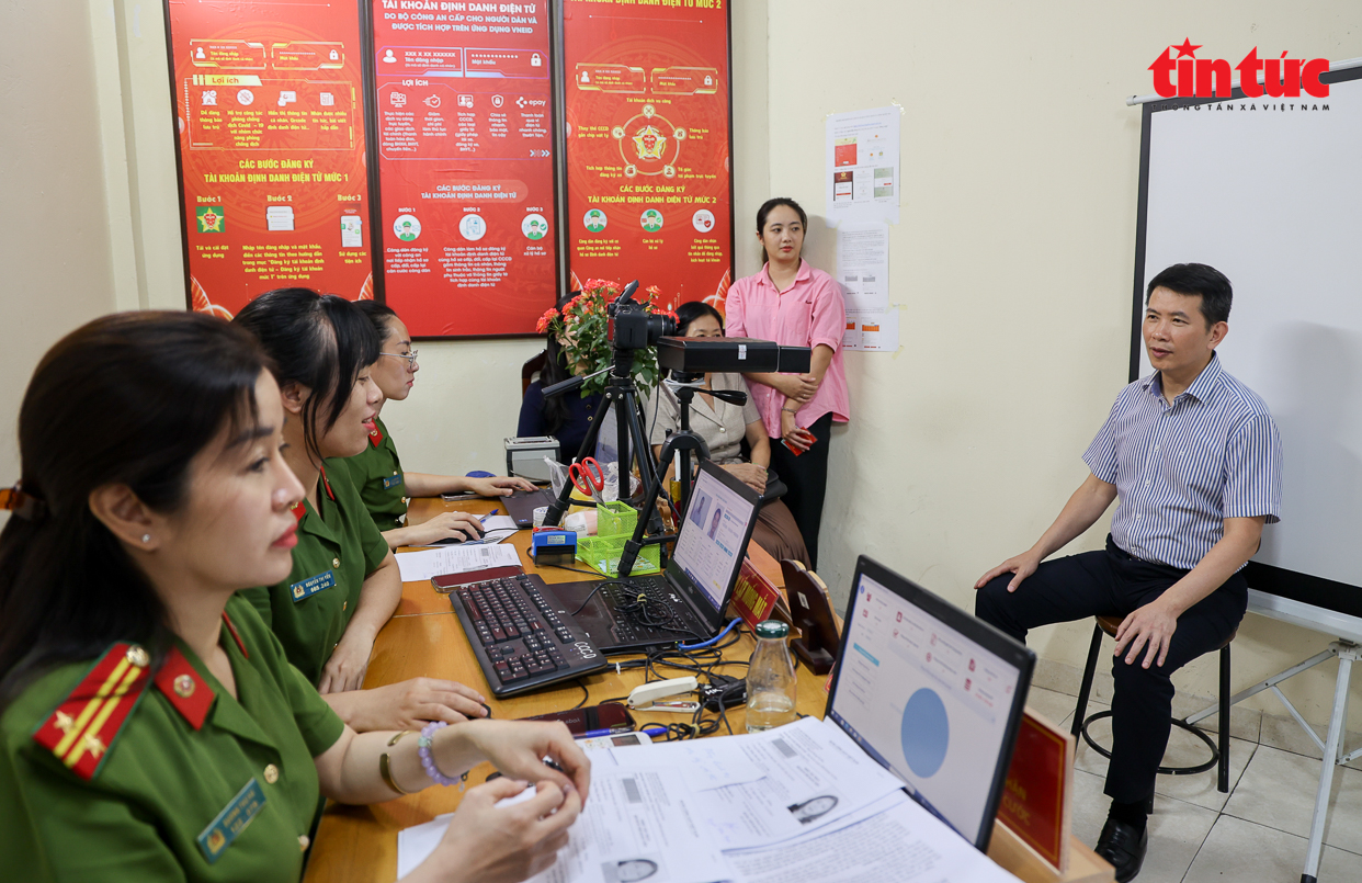 Hà Nội trong những ngày đầu đổi thẻ đảng viên theo chỉ đạo Trung ương- Ảnh 3.