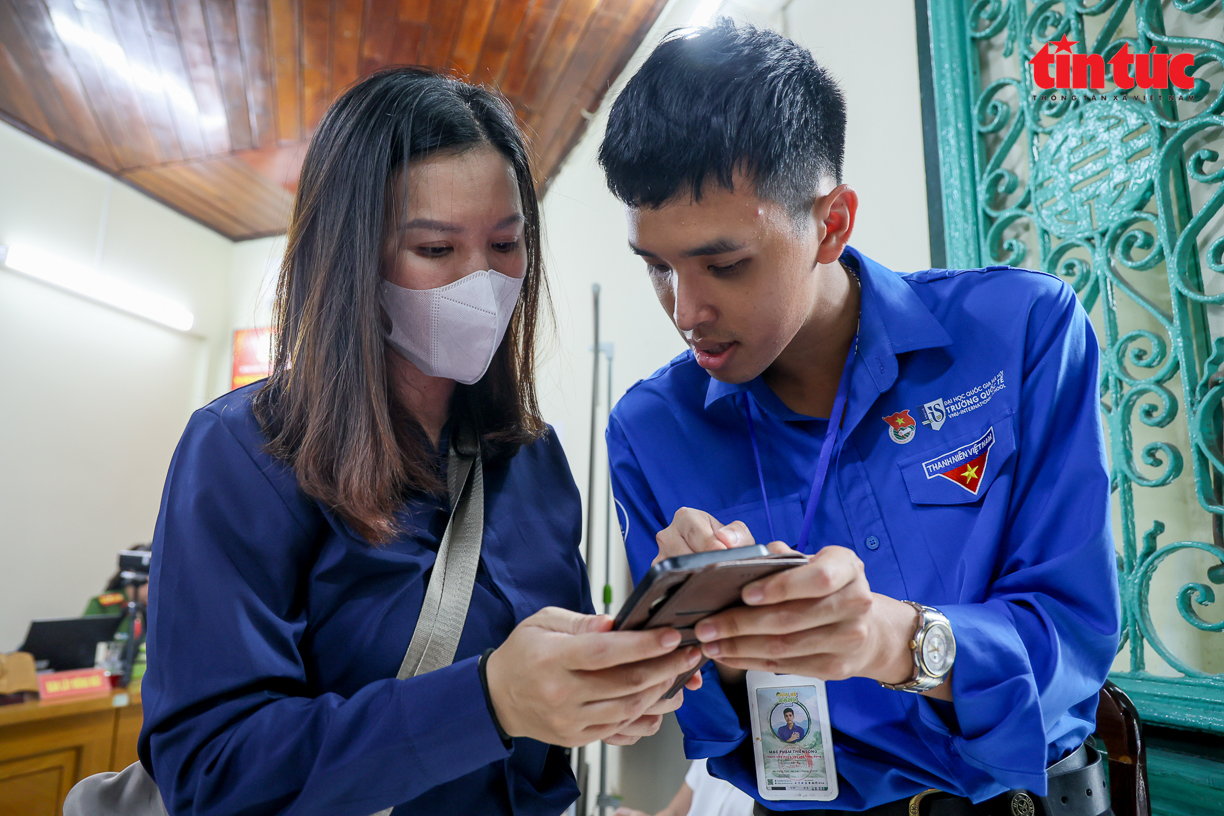 Hà Nội trong những ngày đầu đổi thẻ đảng viên theo chỉ đạo Trung ương- Ảnh 6.