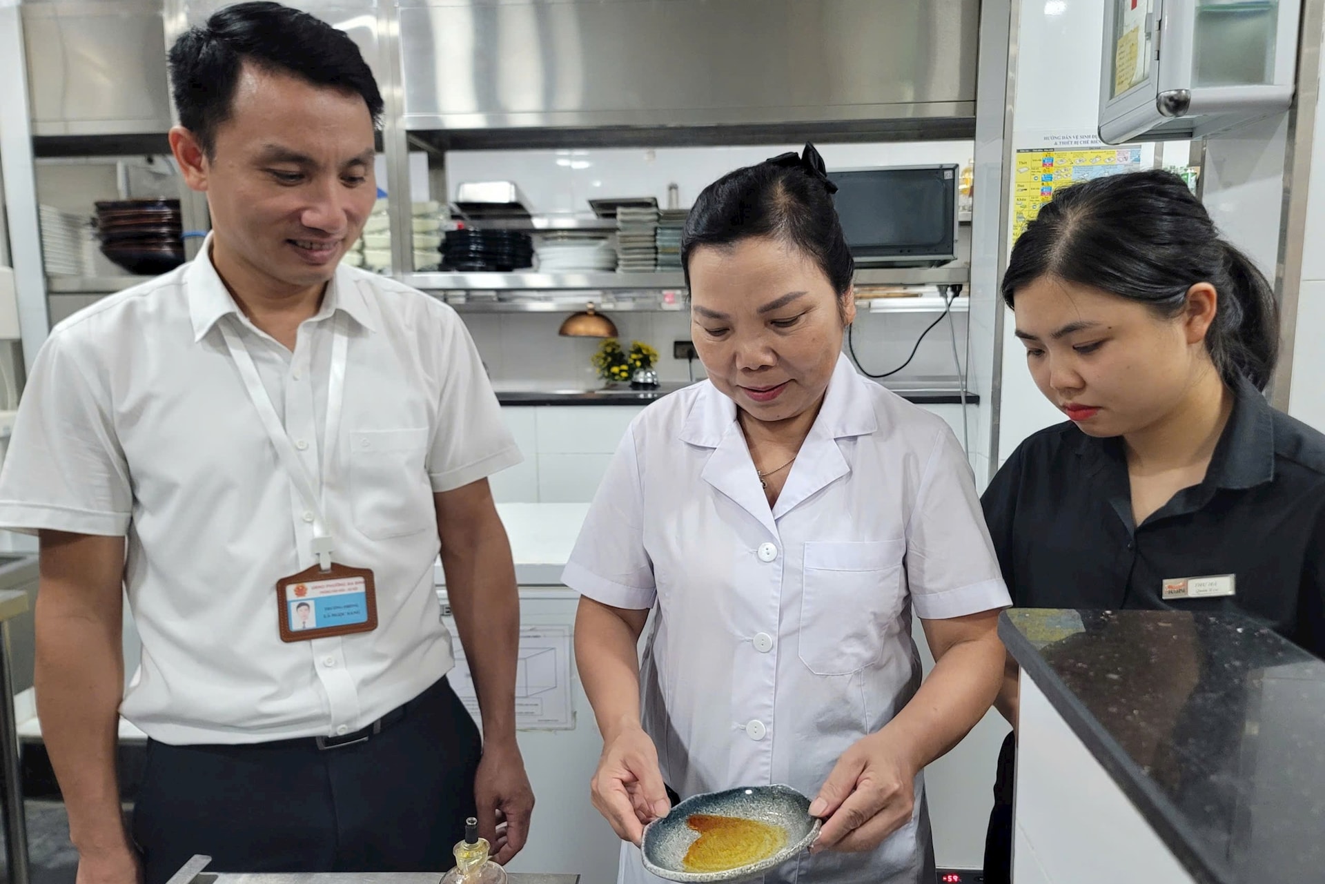 Phường Ba Đình bảo đảm an toàn thực phẩm phục vụ người dân, du khách- Ảnh 1.