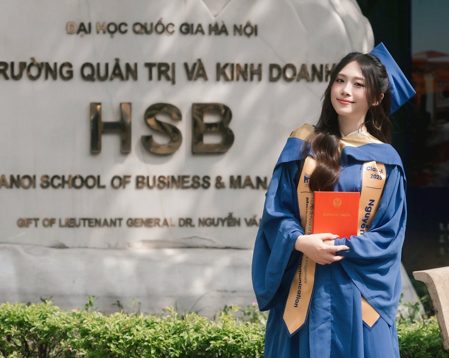 C:\Users\Admin\Desktop\HUYỆN ỦY - UBND HUYỆN\MỚI\Thủ khoa- Nói về định hướng tương lai, Bảo Ngọc cho biết ngoài nỗ lực hết sức trong công việc, em dự định học thêm bằng thạc sĩ liên quan đến ngành Kinh tế.jpg